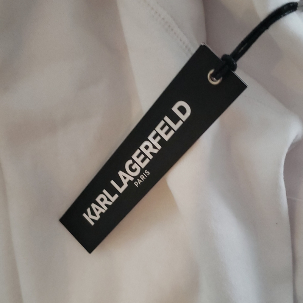 Karl Logo Hoodie
by KARL LAGERFELD PARIS - Picture 6 of 8